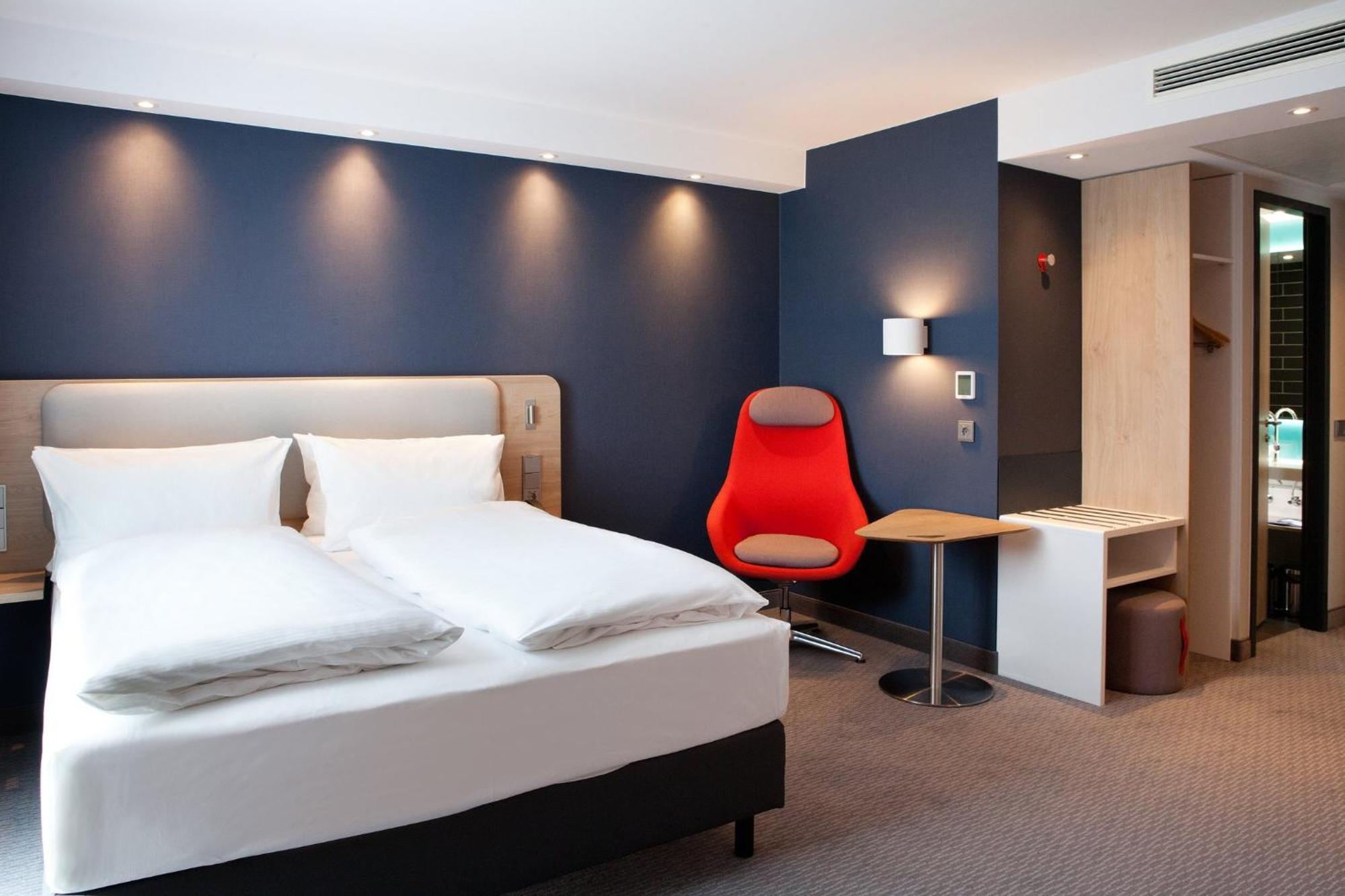 Holiday Inn Express Munich - Olympiapark By Ihg Exterior photo